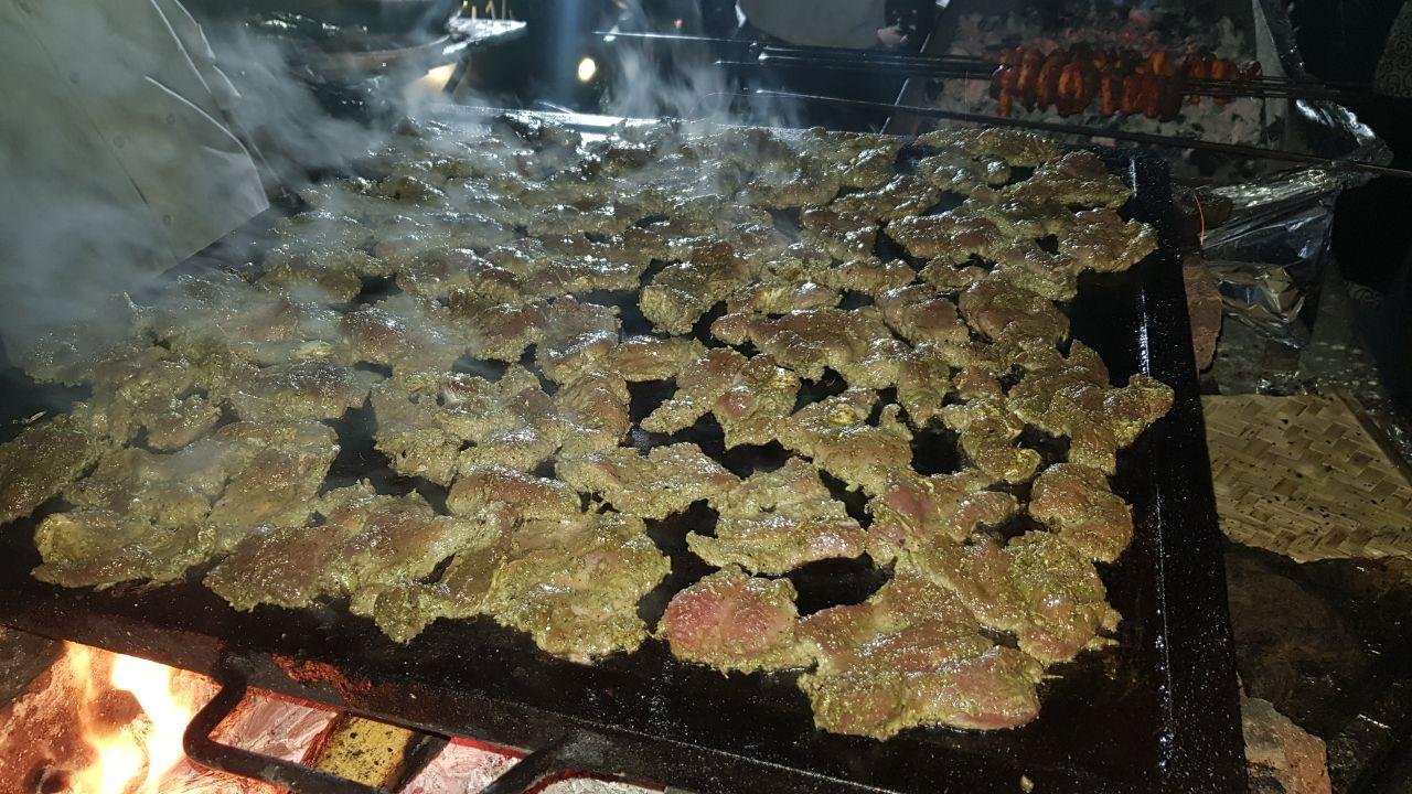 Phattar Ka Gosht — meat cooked on hot stone